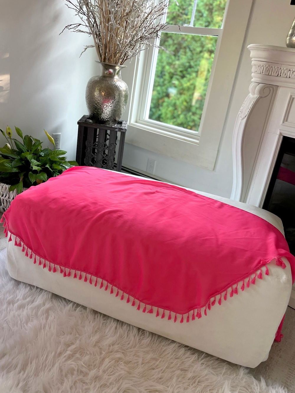BEAUTIFUL HOT PINK TASSELED SARONG🩷